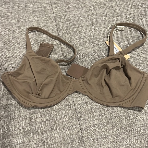 Skims Underwire Bra - Picture 8 of 14